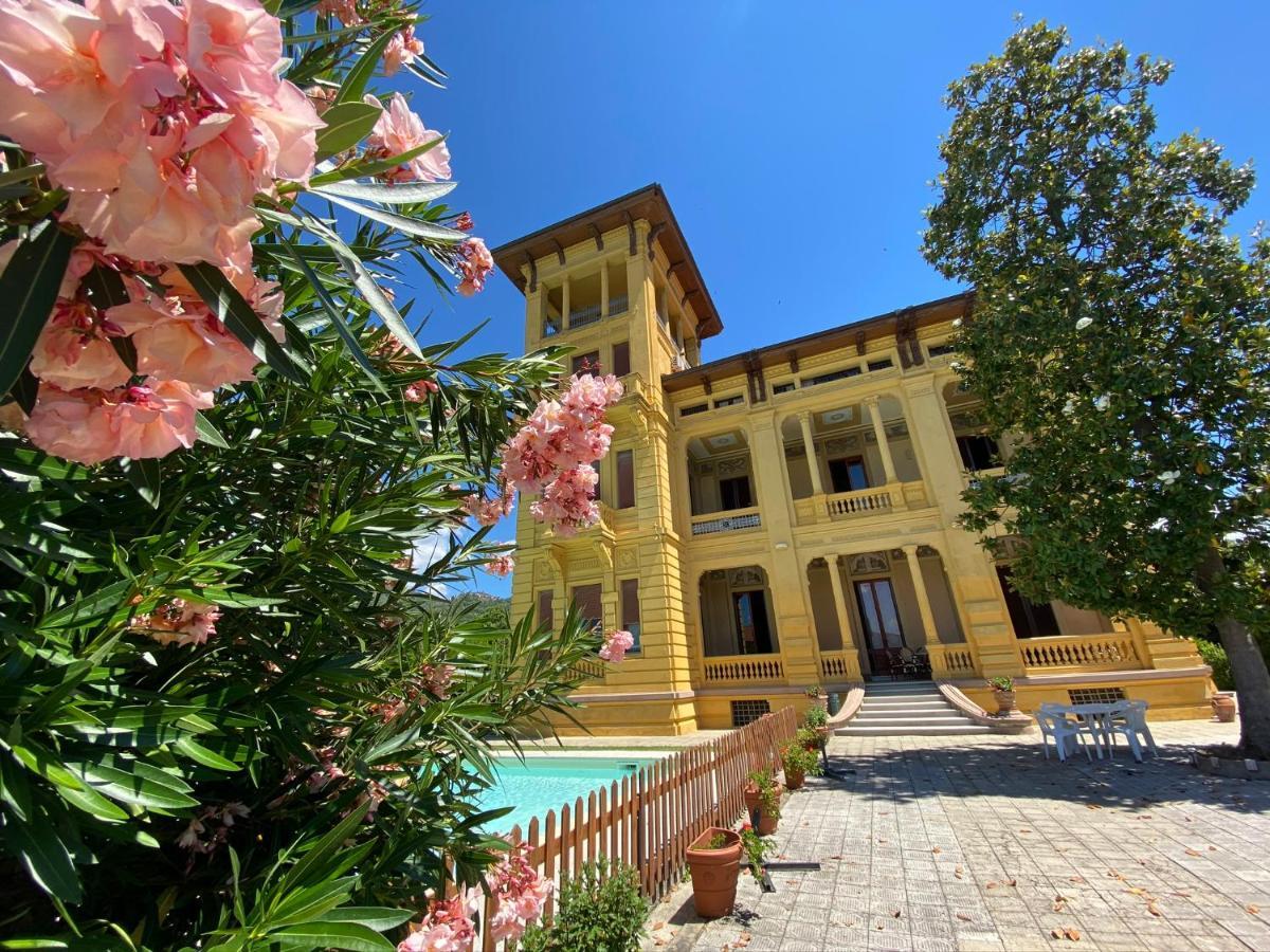 Villa Moorings Barga Exterior photo