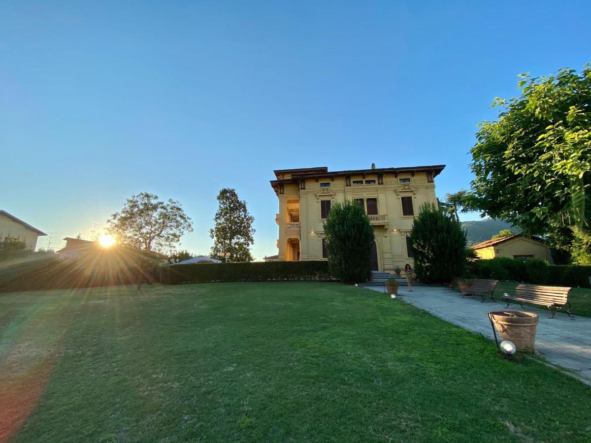 Villa Moorings Barga Exterior photo