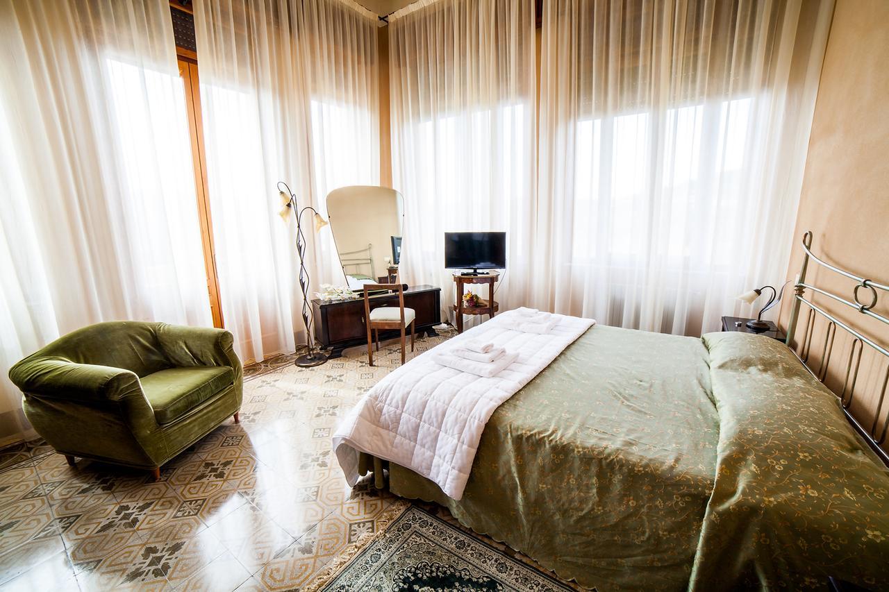 Villa Moorings Barga Exterior photo