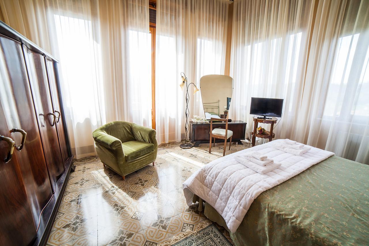 Villa Moorings Barga Exterior photo
